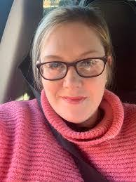 Sarah Stelling's Instagram, Twitter & Facebook