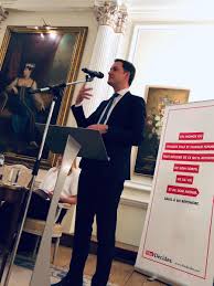 In 2018 schreef hij 'de eeuw van de vrouw' waarin hij pleit voor gelijke kansen voor mannen en vrouwen. Alexander De Croo On Twitter Launched The Age Of Women In London In Good Company High Time To Halt The Complacency On Gender Inequality Our Society Our Prosperity And Our Economy