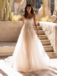 While the national average cost of a wedding dress is $1,631, prices are based on various factors. Pronovias Wedding Dress Designer Archive Bridal