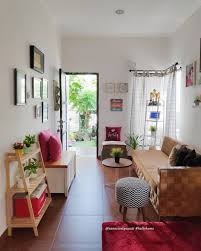 Gambar Mungkin Berisi Orang Duduk Ruang Tamu Tabel Dan Dalam Ruangan Ruang Tamu Rumah Desain Interior Ide Dekorasi Rumah