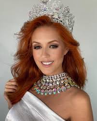 A look back at my crowning moment as Mrs. USA Classique Globe.  #mrsusaclassique #mrsclassiqueglobe #mrsusaclassique2024 Spokeswoman for  the Mrs. Globe Organization and the WIN Foundation #winfoundation #mrsglobe  #globette #beautyqueen #mrspageants ...