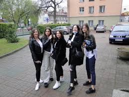 Odmierzanie czasu, dodawanie do powtórek, zapamiętywanie postępu i wyników. Ikpy0opj9temym