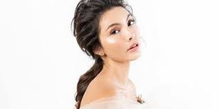 Sarita White's Instagram, Twitter & Facebook