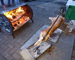 Auch wenn es hier ums vermeintlich grobe mauern geht, sämtliche arbeiten müssen mit äußerster sorgfalt ausgeführt werden. Spanferkelgrill Selbst Bauen