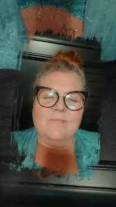 Vicki Hilliard's Instagram, Twitter & Facebook