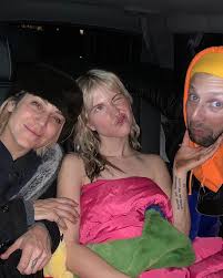 Dec 20, 2020 · find the latest breaking news and information on the top stories, politics, business, entertainment, government, economy, health and more. Bts Of Simmer Lindsey Hayley And Brian Paramore