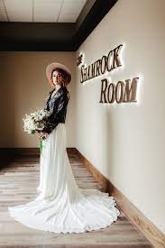 The Shamrock Room Brevard Nc Wedding Venue Jenni Chandler Photography Jenni Chandle Nc Wedding Venue Intimate Wedding Photographer Wedding Inspiration Shoot