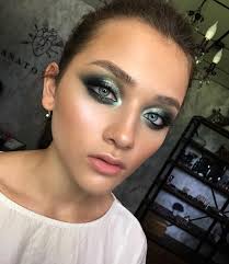 8 727 Me Gusta 64 Comentarios Tominamakeup En Instagram Beautiful Little Elf Arianna Demonstrati Basic Eye Makeup Colorful Makeup Aesthetic Makeup