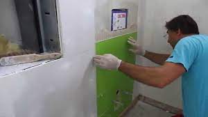 Klebt man sie auf eine tapezierte wand, reißt man beim entfernen allerdings leicht. Glasfliesen Verlegen Youtube