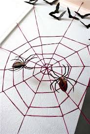 Comment l'araignée tisse sa toile. Bricolage D Halloween Facile Toile D Araignee Et Araignee Geante