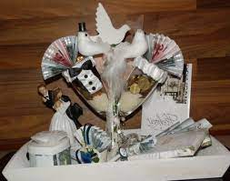 Personalisierte tasse mit namen und hochzeitsdatum.die bebilderte. Ausgefallene Hochzeitsgeschenke Selber Machen Exclusives Und Originelles Hochzei Geldgeschenke Hochzeit Basteln Hochzeit Geschenk Geld Geldgeschenke Hochzeit