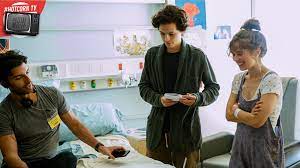 Stella (haley lu richardson) è un'adolescente solare, vivace e con la passione del vlogging, affetta da una malattia genetica, la fibrosi cistica, una patologia che colpisce diversi organi. A Un Metro Da Te Haley Lu Richardson Racconta Le Emozioni Del Film