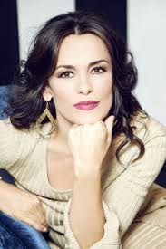 DITUTTO. Intervista Esclusiva alla showgirl Lorenza Mario: “Sarebbe  un'emozione unica cantare sul palco dell'Ariston”