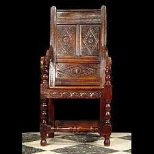 This Chair Is An Example Of Renaissance Furniture The Characteristics That Make It This Way Include The O Renaissance Furniture Antique Chairs Fine Furniture