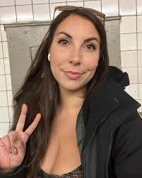 Caitlin Cook's Instagram, Twitter & Facebook