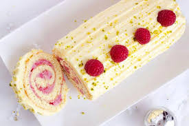 Buche De Noel Framboises Et Chocolat Blanc Au Thermomix Recette Buche De Noel Framboise Buche De Noel Buche De Noel Au Thermomix