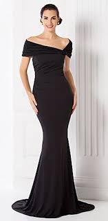 Black Gown For An Evening Dinner Or Even A Bridesmaid Petite Evening Dresses Black Evening Dresses Evening Dresses