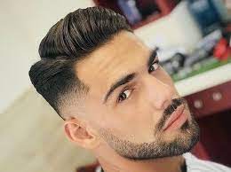 L’alternativa più disfatta ed incasinata rispetto ad un codino, che nasconde un’apparenza dinamica sotto un aspetto ordinato e preciso. Capelli Corti Uomo Ciuffo Riga E Sfumatura Donne Sul Web