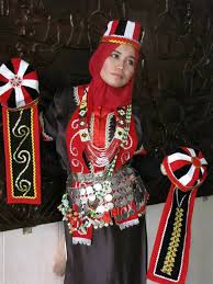 Pengenalan pakaian mempunyai makna yang begitu luas takrifannya. Pakaian Tradisional Bidayuh Ludia Craft Collections Facebook