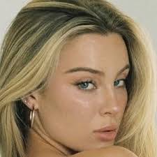 Daisy Keen's Instagram, Twitter & Facebook