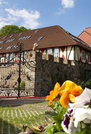 Im jahr 2008 hat die macato gastro gmbh das traditionshaus haus veltrup in lar im münsterland übernommen und bietet seit dem einen. Rittergut Haus Laer Historische Location In Bochum Fur Besondere Anlasse Und Hochzeitsparadies