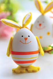 Ostereier Dekorieren 10 Projekte Zum Basteln Mit Kindern Ostereier Dekorieren Diy Ostern Eiverzierung