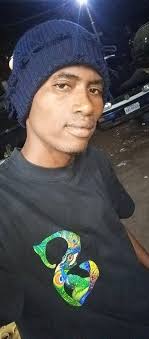 SIRRIN TURAREN MALLAKA Ana samun FARIN GADALI da farin GORO da ganyen  YADIYA dukan su akirbasu waje daya tun suna danyu saiasamu TURARE mai  kamshi kowane kalane ba matsala sai kaabi kadan