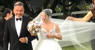 Uno de esos primeros temas fue medialuna. Boda De Evaluna Montaner Con Camilo En Miami Actitudfem