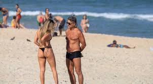 Ask anything you want to learn about carol portaluppi by getting answers on askfm. Renato Gaucho Curte Praia Com A Filha Carol Portaluppi Diversao O Dia