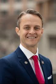 Jason Loring's Instagram, Twitter & Facebook