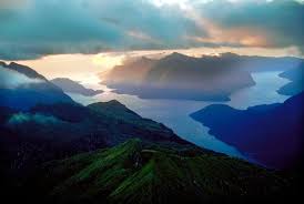 Und viele von ihnen auf der südinsel und umgeben von bergen. Doubtful Sound Fjordland New Zealand Adventure New Zealand Travel Visit New Zealand