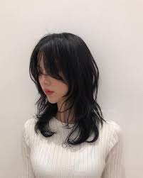 Layer ini tidak membuat panjang rambutmu berkurang tapi tidak juga terlihat itulah potongan rambut untuk rambut tebal yang dapat dicoba. 8 Gaya Rambut Layer Panjang Agar Wajah Tidak Terlihat Tua Womantalk