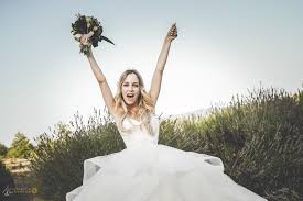 What to do with the bride's bouquet? Wedding Bridal Bouquets Ideas Inspirations Photos