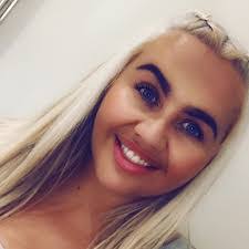 Melissa Kerr's Instagram, Twitter & Facebook