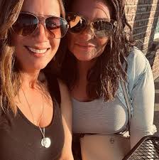 What estate sales are available in the St. Louis area?