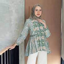 Model baju batik dari kain jarik. 10 Motif Batik Solo Gambar Model Harga Online 2020