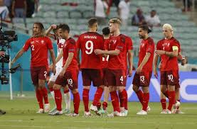 تقع سويسرا في أوروبا الغربية، حيث تحدها ألمانيا من الشمال، فرنسا من الغرب، إيطاليا من الجنوب، والنمسا وليختنشتاين من الشرق. Ù…Ù†ØªØ®Ø¨ Ø³ÙˆÙŠØ³Ø±Ø§ Ø¨Ø¯Ø§ÙŠØ© Ø®Ø§ÙØªØ© ÙˆÙ…ØµÙŠØ± Ù…Ø¹Ù„Ù‚ ÙÙŠ ÙŠÙˆØ±Ùˆ 2020