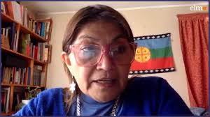 Mujer mapuche ✷ activista por los derechos educativos y lingüísticos de los pueblos indígenas. Elisa Loncon Las Naciones Originarias No Estamos Hablando De Independencia Estamos Hablando Youtube
