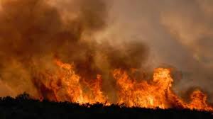 Este o catastrofă biblică! Arde pământul lângă România! Oamenii fug pe unde pot din calea flăcărilor – Capital