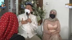 Namun sang putra, azka, tak hadir di hari pertunangannya. Dilamar Vicky Prasetyo Kalina Ocktaranny Tampil Anggun Dengan Busana Serba Putih Halaman 2 Tribun Manado