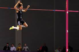 My polish isn't that good but apparently armand said that he was going to capture the world record before there was also a joke in there that only armand knows what the world looks like from 6.17m. Stabhochsprung Nicht Zu Fassen Armand Duplantis Erneut Mit Weltrekord Sport Stuttgarter Nachrichten