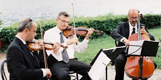 Der klassiker unter allen hochzeit geschenkideen sind reist du vielleicht in ein anderes land oder auf einen anderen kontinent, nur um der. Hochzeitslieder Fur Die Trauung In Der Kirche