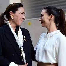 Yeni bölüm fragmanı, dizinin yeni bölümünün bu akşam ekrana gelmesinin ardından araştırılıyor. Kirmizi Oda Nin 13 Bolum Fragmani Yayinlandi Alya Nin Degisimi Agizlari Acik Birakacak Son Dakika Magazin
