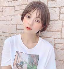 ショート ボブ アレンジ 坂藤友紀 on instagram 女性らしい丸みのシルエットが かわいい ショートスタイルのポイントを紹介します 前髪と顔周りで作る小顔効果 1人1人のはえ癖に合わせた細かい束感の襟足 バツっとしたラ ボブ アレンジ