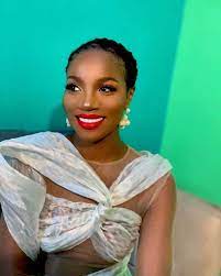 Seyi played herself for forming maturity, she was too cold and couldn't give tiwa back. P9ziju0y4k3j7m