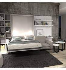 La libreria inclusa nella struttura permette di arredare un soggiorno o un monolocale dove il letto deve essere obbligatoriamente a scomparsa. Letto A Scomparsa Con Divano Francese O Matrimoniale Living