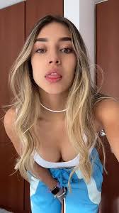 Lauri Con El Pelo Largo