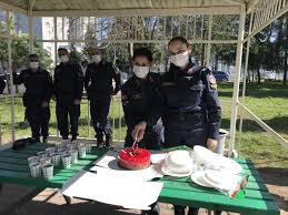 Jandarma ile ilgili cümledeki kullanımına bak, söyleyişini dinle ve dil bilgisini öğren. Sakarya Il Jandarma Komutanligindan Kadin Personele 8 Mart Ta Izin Jesti