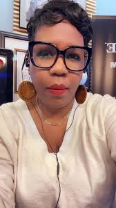 Happy Monday friend! @urbanviewradio Mornings with Shawna Renee starts at  7am ET. Grab a cup of @stoneandcrawford coffee and join us! Channel 126 or 