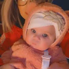 happy 1st birthday layla bug🐛💗 , you bring so much happiness into our  lives & we love you so much! being your aunt is my favorite & i can’t wait  for all our adventures🫶🏼